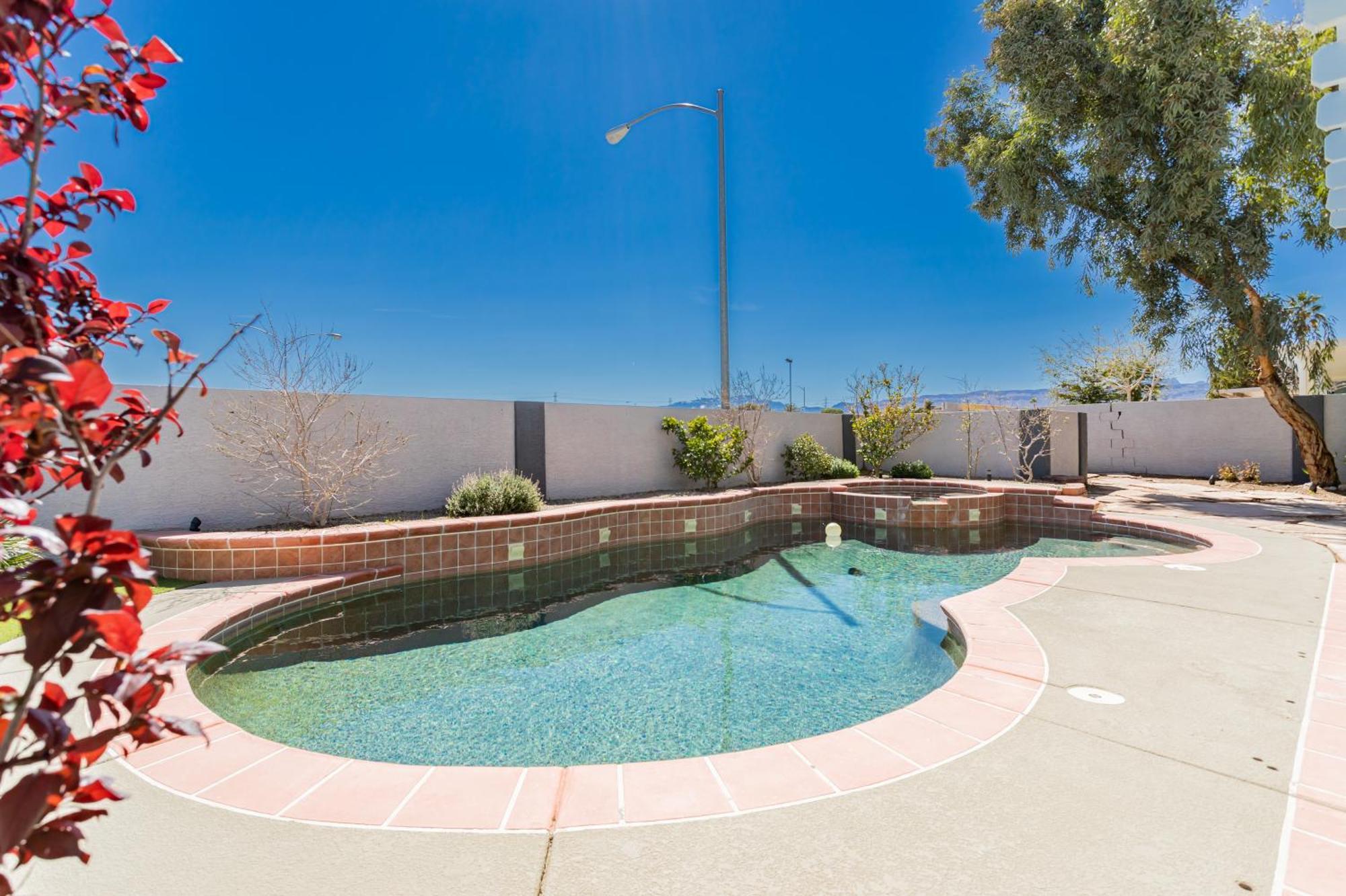 Modern Desert Oasis With Pool And Villa Las Vegas